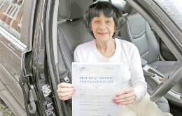 După 58 de ani, în sfârşit şi-a luat permisul de conducere