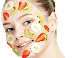Îngrijeşte-ţi pielea cu fructe de sezon