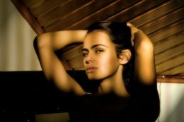 Înainte de Playboy şi FHM, Xenia Deli a pozat dezgolită pentru un brand moldovenesc de lenjerie – GALERIE FOTO