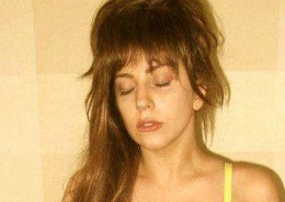 Lady Gaga, în CHILOȚI și SUTIEN pe FACEBOOK, a dezvăluit POVARA SECRETĂ pe care o duce de la 15 ani!
