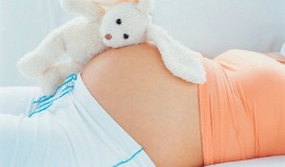 Sarcina – Află cât de periculoase sunt vopseaua de păr şi oja în timpul sarcinii