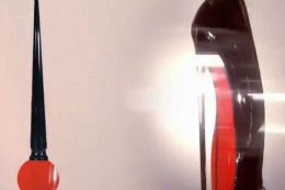Louboutin oferă ojă asortată cu talpa pantofilor // VIDEO