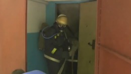 Incendiu în capitală: O debara din subsolul unui bloc a luat foc // VIDEO