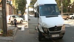 Chișinău: Microbuz de pe linia 115, implicat într-un accident // VIDEO