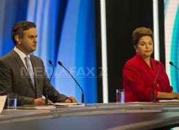 Dilma Rousseff îl va înfrunta pe Aecio Neves în turul doi al alegerilor prezidenţiale din Brazilia