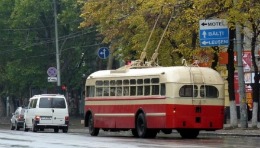 Un troleibuz retro, scos la linie pe străzile Chișinăului