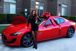 Xenia Deli a primit în dar un Maserati!