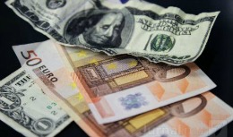 RECORD: Euro şi dolarul, la cele mai înalte cote din istoria Republicii Moldova