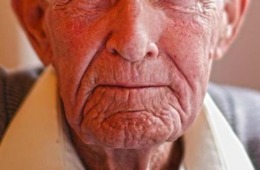 Păţania unui bătrânel de 84 de ani care a vrut să facă sex cu două fete de 17