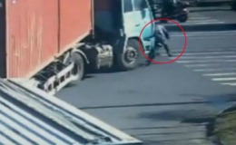 INCREDIBIL! A scăpat cu viaţă după ce un camion GREU a trecut peste el // VIDEO
