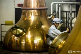 Secretele celui mai bun whisky din lume: apa din Japonia și butoaiele din Spania