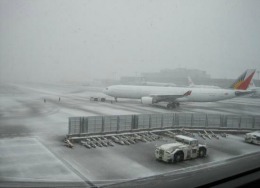 Zeci de zboruri interne au fost anulate la Tokyo din cauza ninsorii