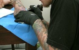 Tatuajele infractorilor nu sunt întâmplătoare, ci au o semnificație clară pentru lumea interlopă