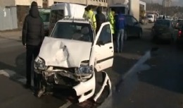 Accident în lanţ în capitală: Patru automobile au fost grav avariate // FOTO