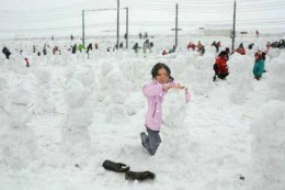 Un orășel japonez deține recordul mondial al celor mai mulți oameni de zăpadă ridicați într-o oră