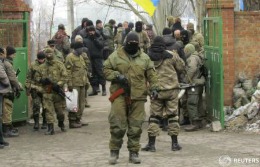 Ucraina: Separatiștii susțin că au început retragerea armamentului greu, dar Kievul afirmă că ei de fapt se regrupează
