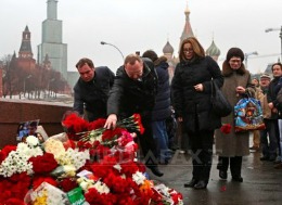 Mii de persoane s-au reunit în centrul Moscovei pentru a participa la marşul în memoria lui Nemţov