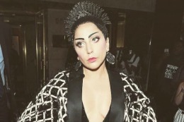 Lady GaGa a ales un designer faimos să îi creeze rochia de mireasă