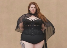 Cea mai grasă femeie din industria modei se mândrește cu greutatea ei