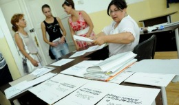 Procedura de depunere a dosarelor pentru locurile în învăţământul mediu şi universitar românesc