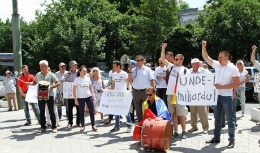 Protest de amploare la BNM: „Drăguţanu AFARĂ!” // FOTOREPORTAJ