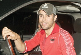 Enrique Iglesias, arestat pentru că a condus fără permis
