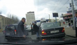 Atenţie şoferi! Un nou tip de escrocherie pe străzile din Chişinău // VIDEO