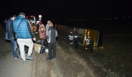 Trei moldoveni au ajuns la spital după ce autocarul Chişinău-Paris, în care se aflau, s-a răsturnat în România