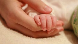 Un copil din China s-a născut cu 31 de degete la mâini şi la picioare
