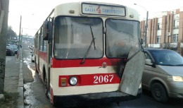 Flăcări într-un troleibuz din capitală: A fost distrus panoul de control al vehiculului